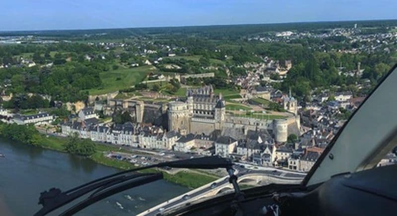 Vol en hélicoptère à Neuvy-le-Roi - survol de la Loire et ses Châteaux