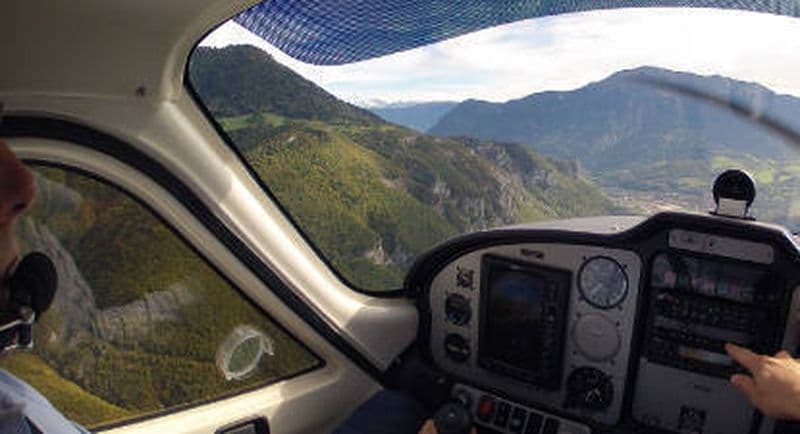 Initiation au pilotage d'avion à Annecy et vue sur le lac d'Annecy