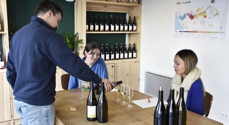 Visite et dégustation de vins dans un chai urbain près de La Roche-sur-Yon