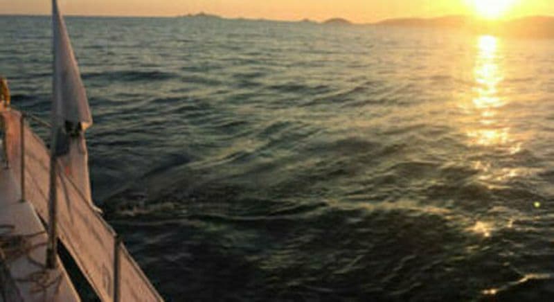 Excursion en catamaran durant le coucher du soleil au départ d'Ajaccio