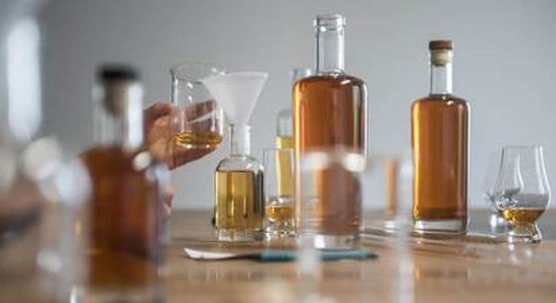 Atelier d'assemblage de votre whisky de 20cl à Rozelieures