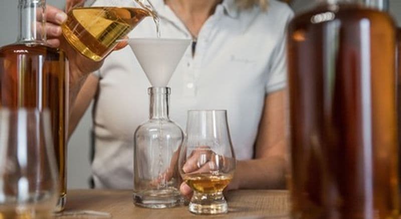 Atelier de création de votre bouteille de whisky de 70 cl à Rozelieures