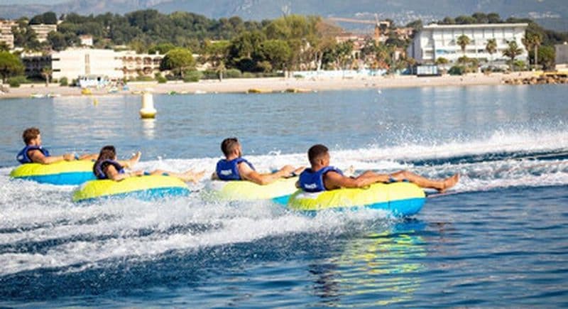 Bouée tractée près d'Antibes