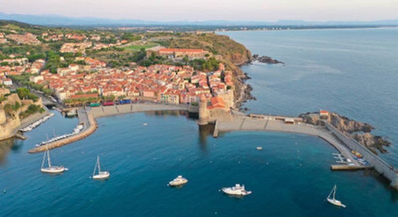 Survol en hélicoptère de Collioure et de la Côte Vermeille près de Perpignan