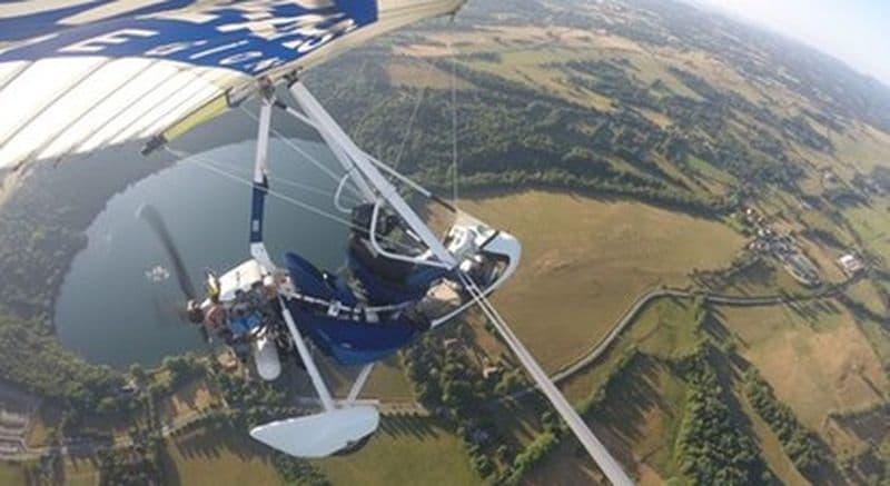 Baptême de l'air en ULM pendulaire - survol de la chaîne des puys près de Clermont Ferrand