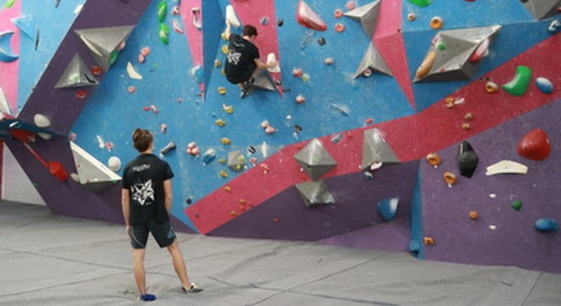 Salle d'escalade indoor près d'Évry
