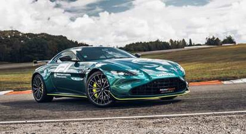 Pilotage en Aston Martin V8 Vantage - Circuit de Pont-l'Evêque