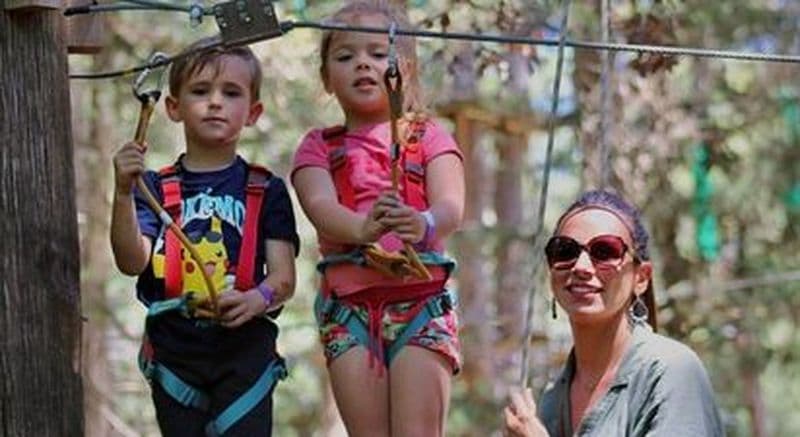 Parcours d'accrobranche dans la forêt d'Acrobates à Montagnac