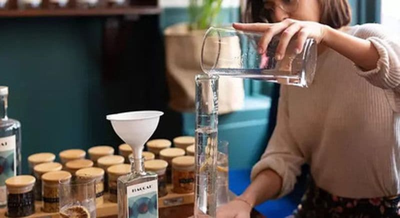 Atelier création de votre gin sur-mesure à Paris 4ème - Bastille