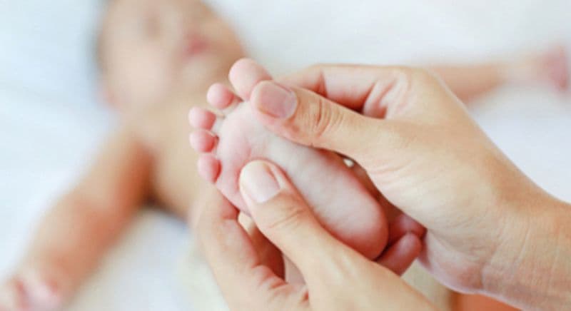 Atelier massage bébé à Langeais près de Tours