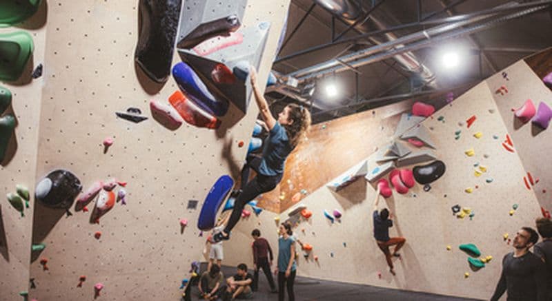Salle d'escalade à Neuilly-sur-Seine - Métro Pont de Neuilly