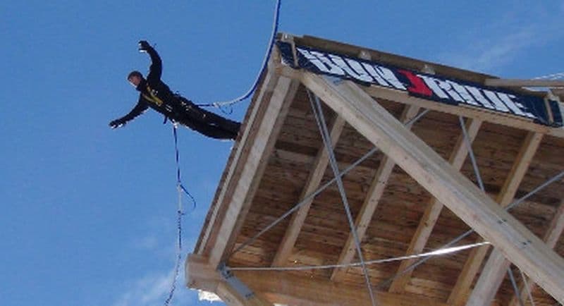 Saut à l'élastique extrême à Saint-Jean-de-Sixt