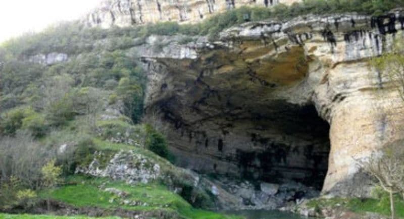 Saut à l'élastique depuis la grotte du Mas d'Azil près de Foix et Toulouse