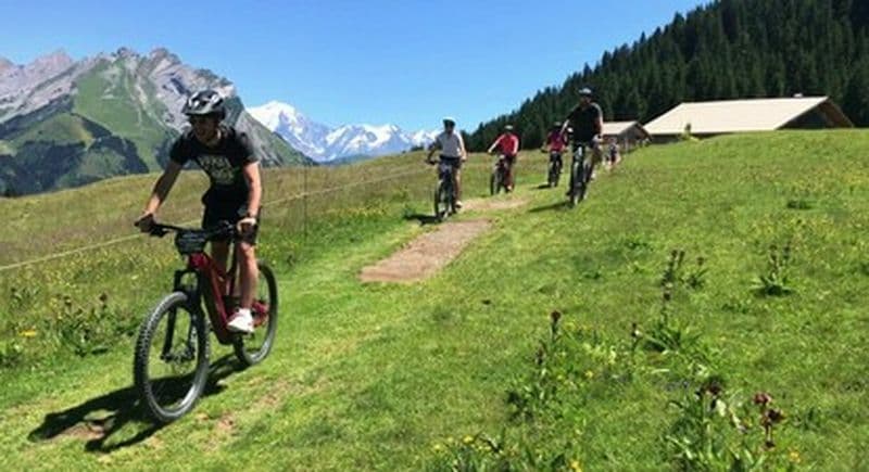 Randonnée en vélo électrique VVTAE près d'Annecy