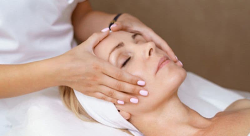 Massage du visage à Cannes