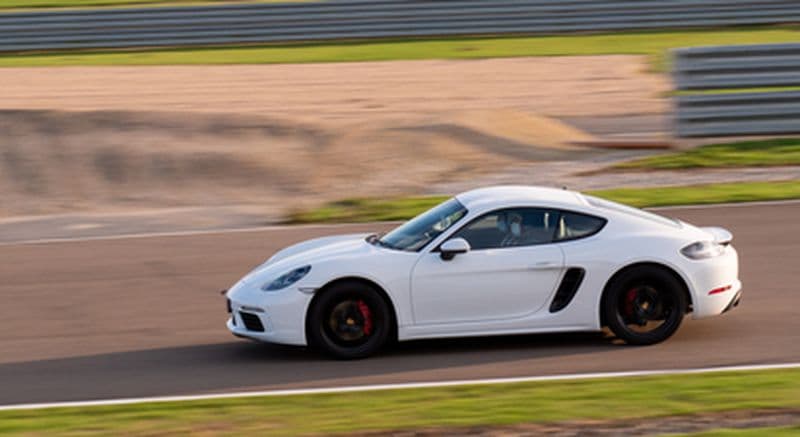 Pilotage de 2 GT : Porsche Cayman S 718 et Audi R8 V10 - circuit de Pont l'Evèque