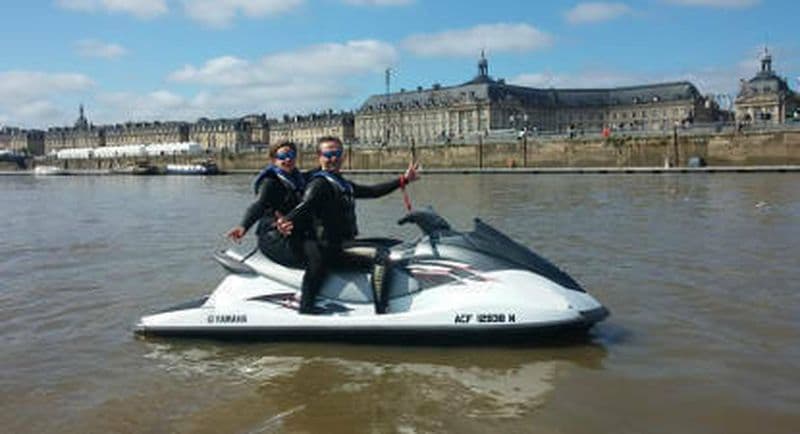 Randonnée en Jet-ski sur la Garonne à Bordeaux