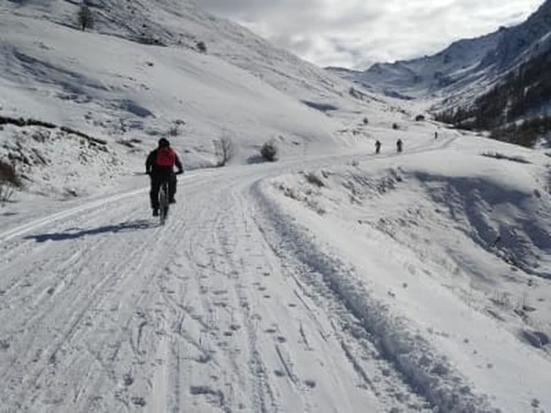 VTT électrique sur neige dans le Queyras, Hautes-Alpes