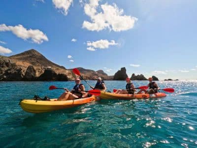 Excursion en kayak depuis la plage de Fabriquilla jusqu'au récif de Las Sirenas dans le parc naturel de Cabo de Gata, Almeria