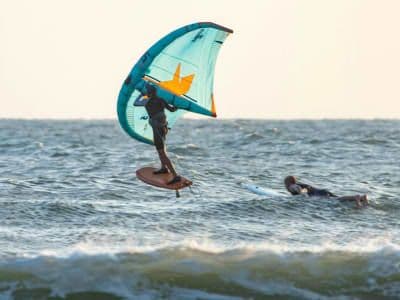 Expérience de wing foil depuis la plage de Ligaria à Agia Pelagia près d'Héraklion