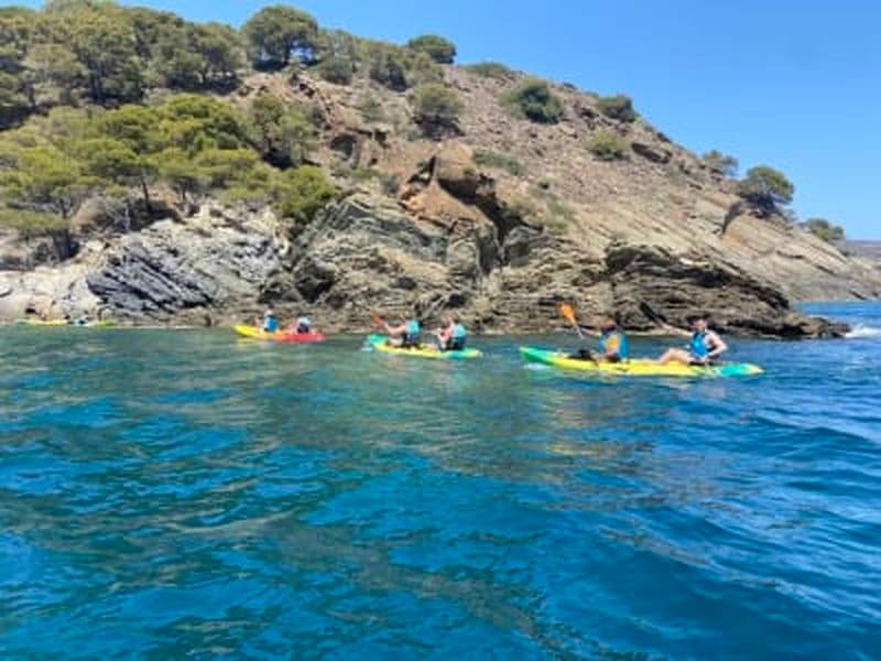 Excursion guidée en kayak et snorkeling depuis la plage de l’Almadrava à Roses, Costa Brava