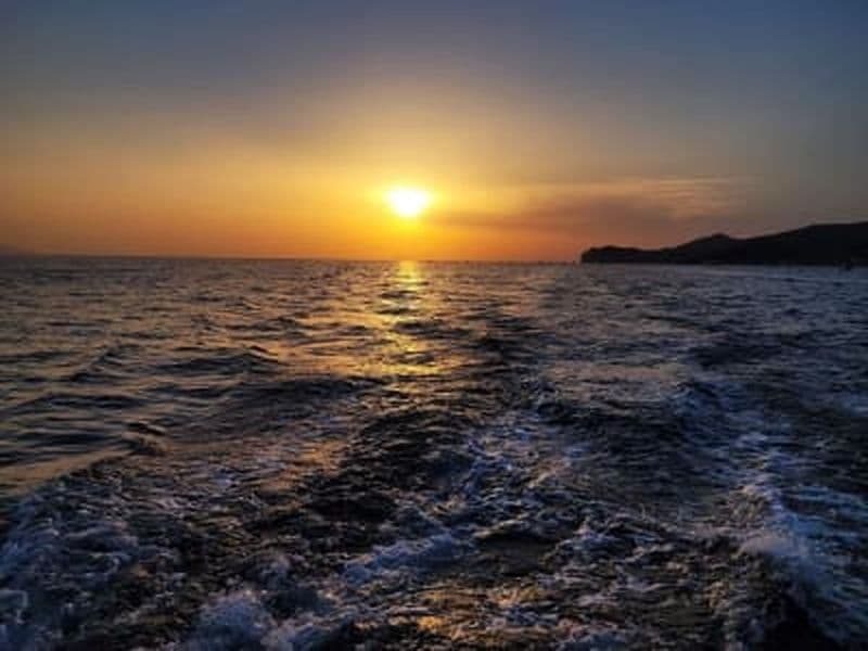 Excursion en bateau à moteur privé autour de Santorin