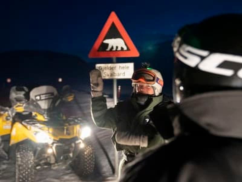 Nuit polaire en quad dans la vallée de l'Advent depuis Longyearbyen au Svalbard