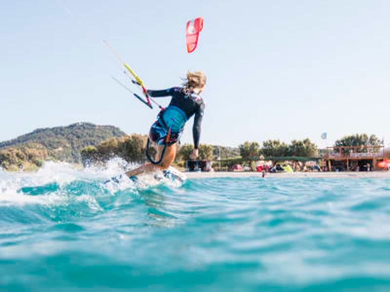 Cours de kitesurf pour débutants à Kremasti, Rhodes