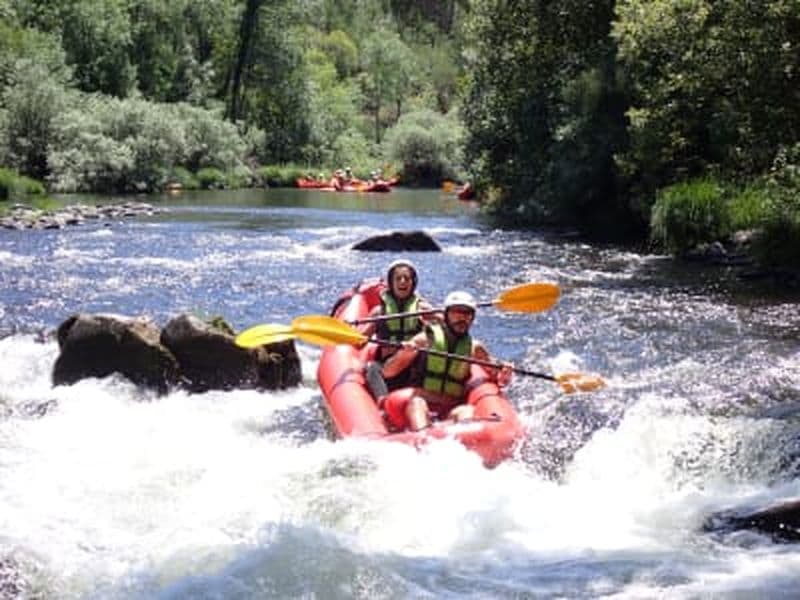 Cano-raft sur la rivière Paiva à Arouca depuis Areinho, près de Porto