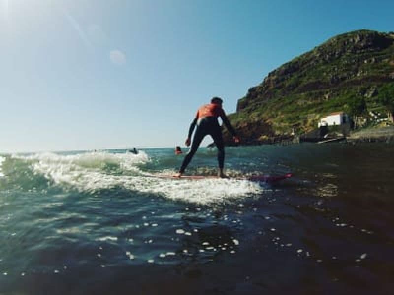 Cours de surf à Porto da Cruz, Madère