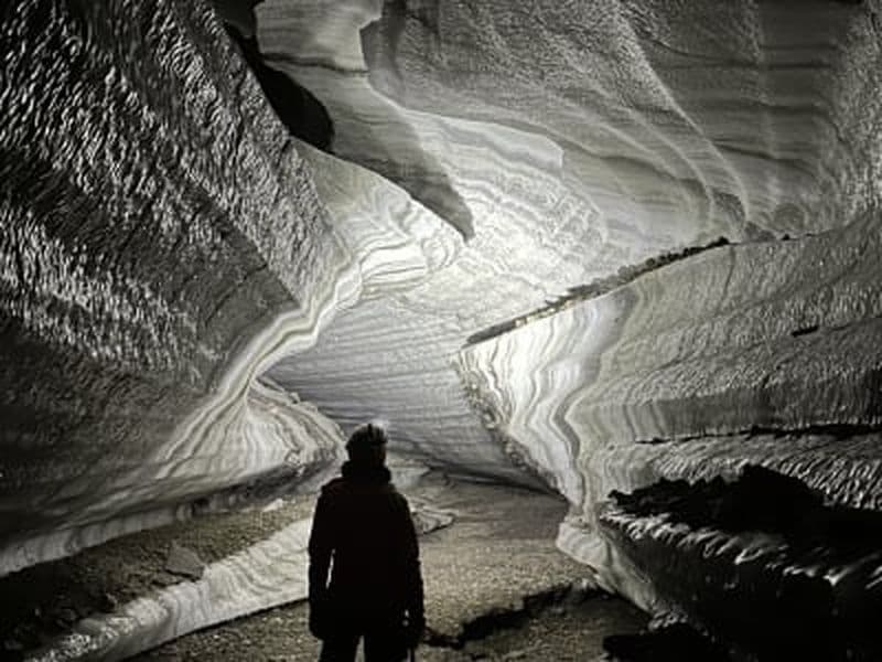 Randonnée dans les grottes de glace depuis Longyearbyen au Svalbard
