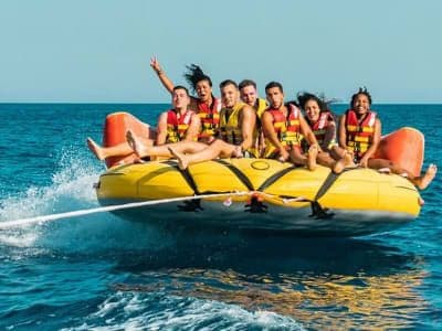 Bouée tractée à la plage de Super Paradise à Mykonos