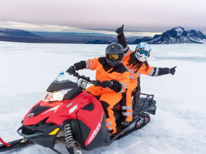 Excursion en motoneige au glacier Langjökull avec visite de la spéléologie depuis Reykjavík