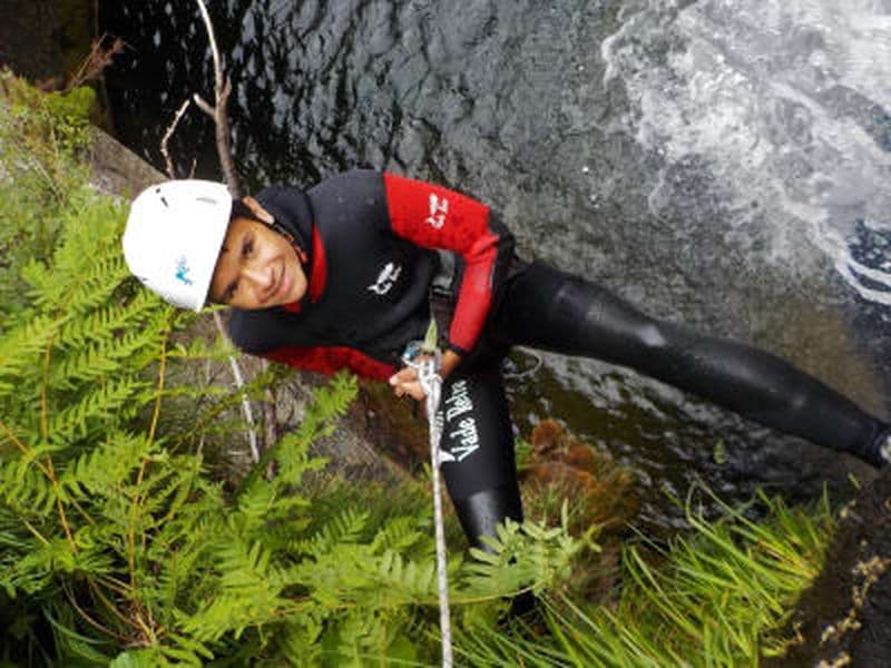 Canyoning dans la vallée de la rivière Ave à Lamêdo, près du parc naturel d'Alvao