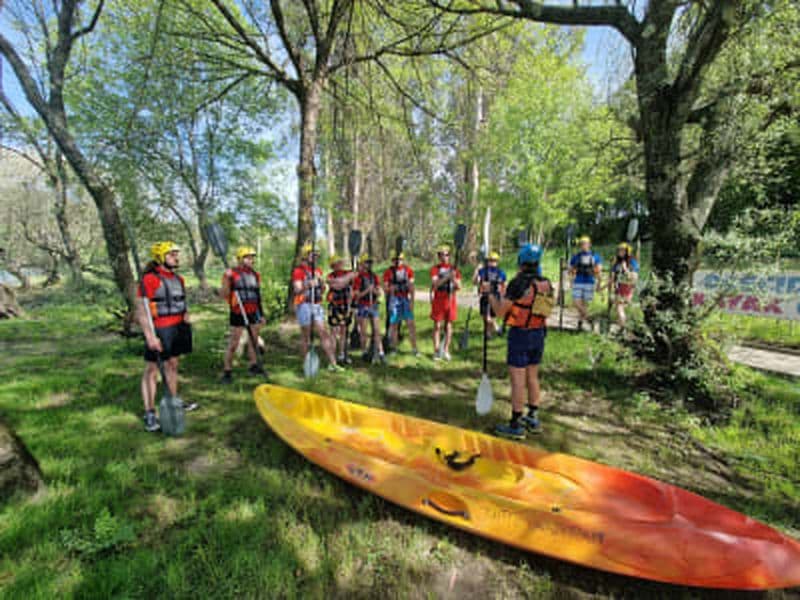 Expérience privée d’accrobranche, kayak et stand-up paddle ou vélo à Ponte da Barca
