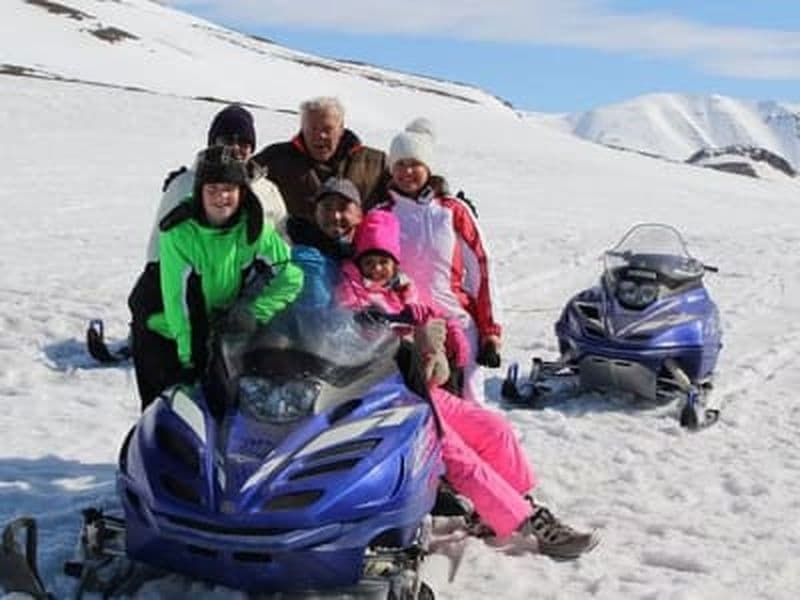 Aventure familiale en motoneige et en traîneau au départ d'Akureyri