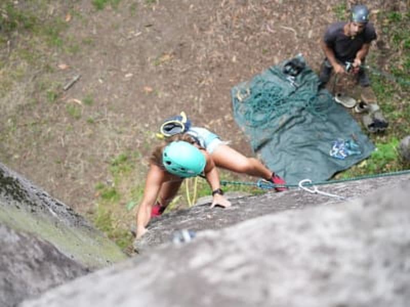 Escalade dans la vallée d’Água de Pau, São Miguel