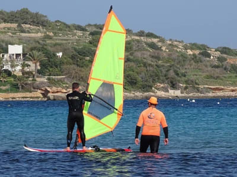 Billet Cours de planche à voile pour débutants dans la baie de Mellieha, Malte