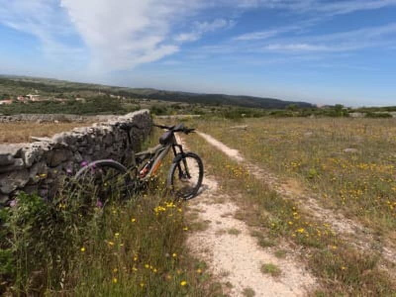 Excursion à vélo électrique dans la vallée de Fórnea à Alvados, Porto de Mós