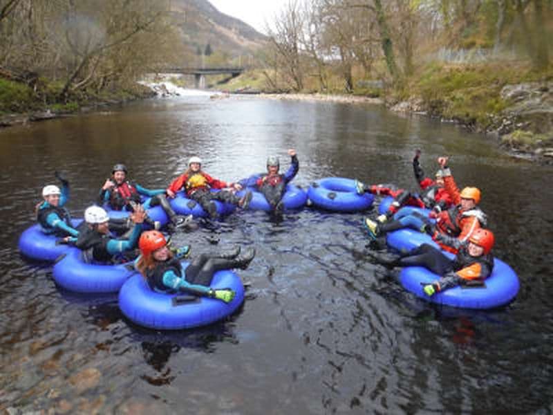 Tubing sur la rivière Leven à Kinlochleven, près de Fort William