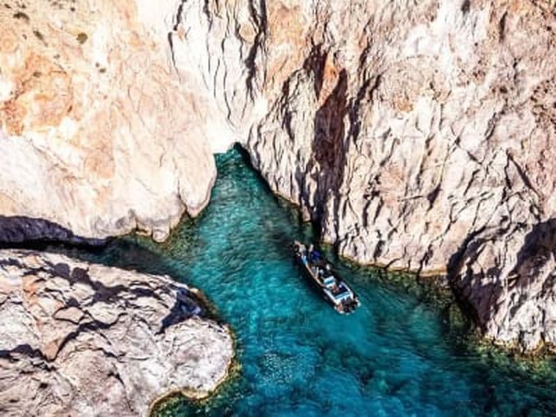 Croisière en bateau privé sur les îles de Milos, Kimolos et Poliegos