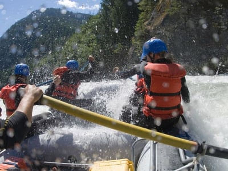 Descente de l'Arve en rafting depuis Passy, près de Chamonix