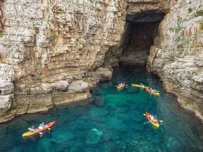 Excursion en kayak sur l'île de Lokrum et dans la spéléologie de Betina à Dubrovnik