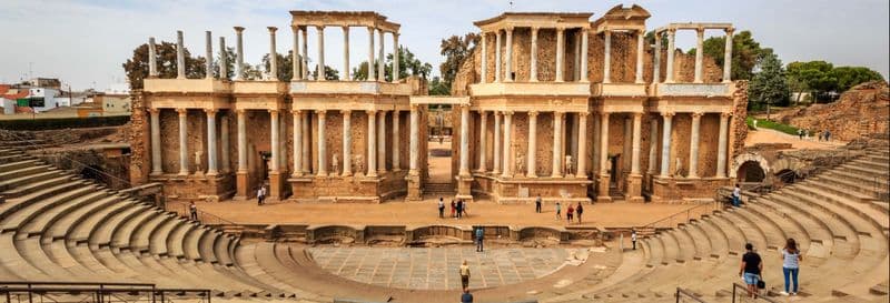 Visite guidée de l'amphithéâtre et du théâtre romains