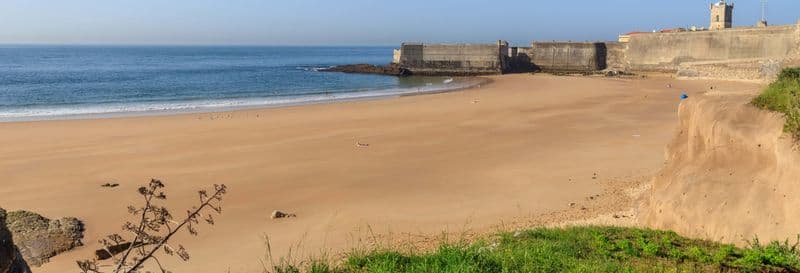 Paddle sur la côte de Lisbonne