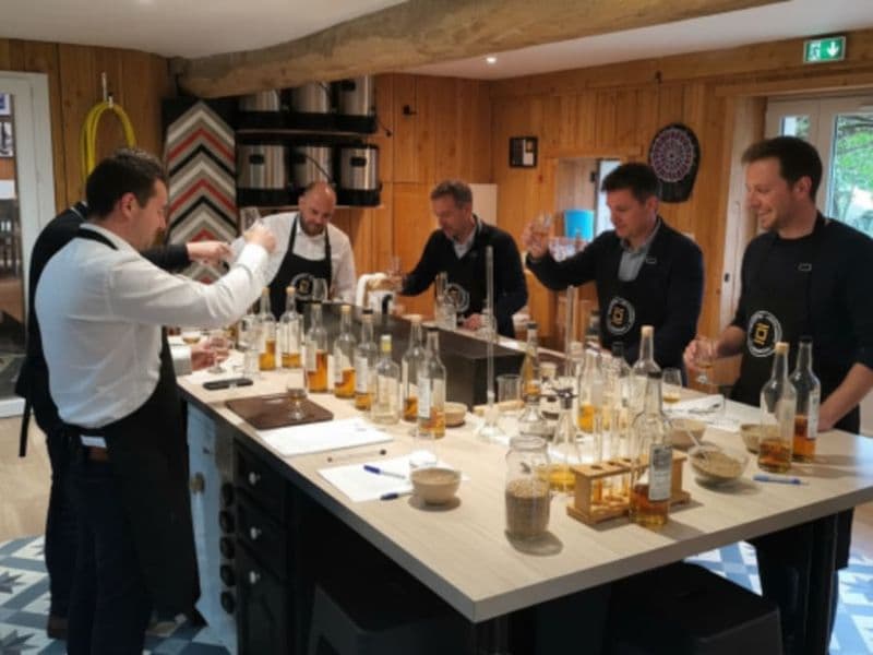 Atelier assemblage de whisky  à Sainte-Croix-du-Mont (33)