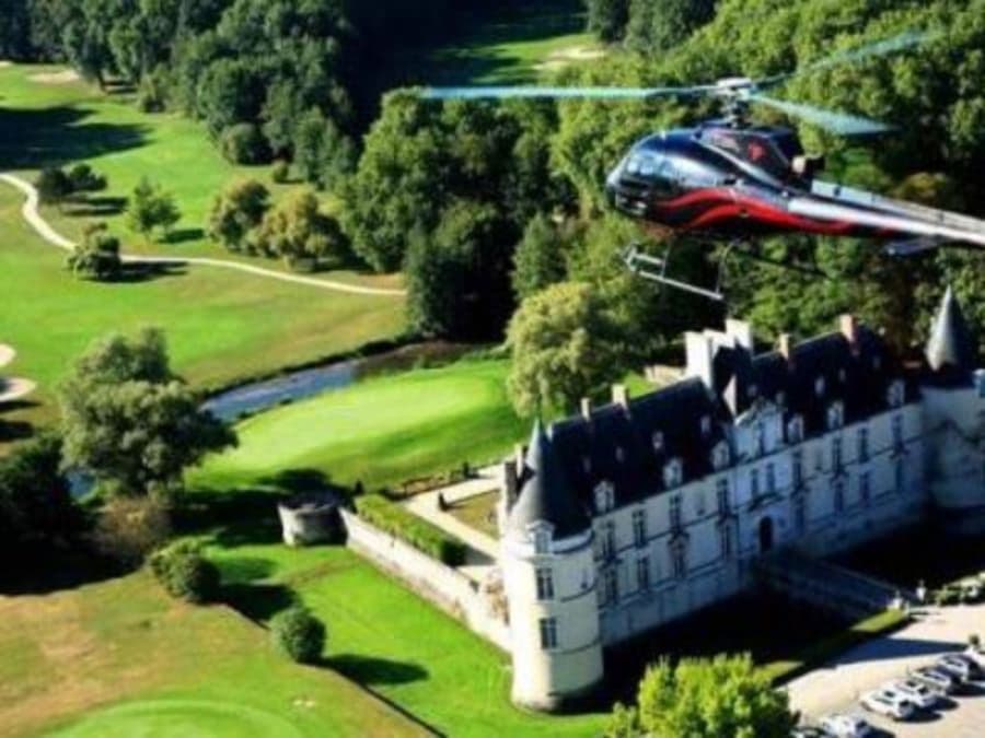 Vol en hélicoptère au-dessus des Châteaux de l'Essonne (91)
