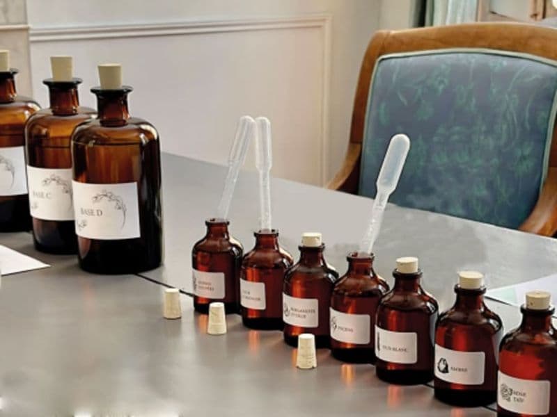 Atelier création d'une eau de parfum à Aix-en-Provence (13)