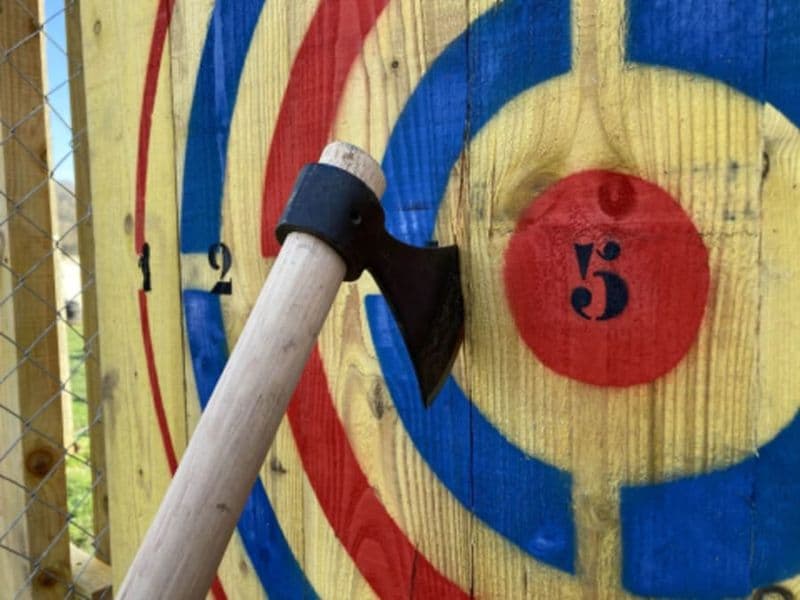 Lancer de Hache à Dénestanville (76)