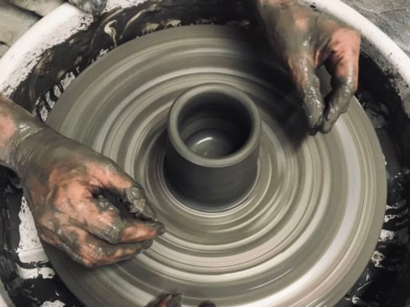 Initiation au modelage & tournage en céramique à Biarritz (64)